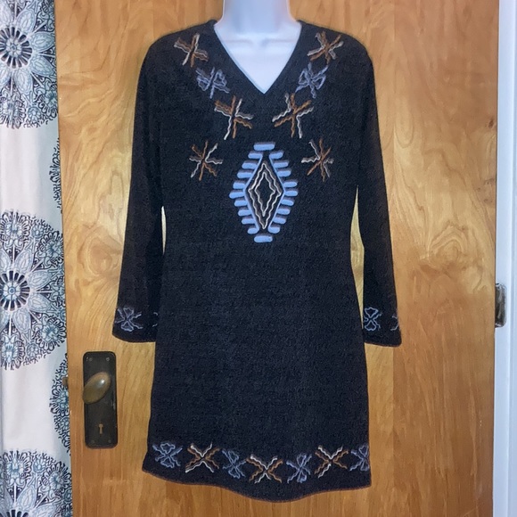 Highness Dresses & Skirts - Highness Gray Embroidered Sweater Dress Size Large